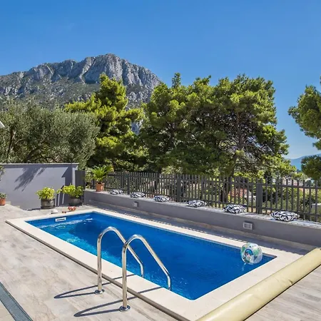 Unique Βίλα